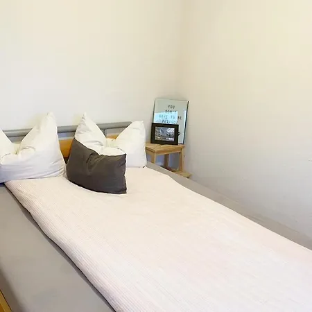 Apartment Flat For 6,best Price For Month, For Workers Elsteraue