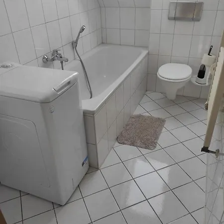 Flat For 6,best Price For Month, For Workers Elsteraue