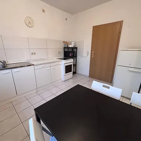 Flat For 6,best Price For Month, For Workers Elsteraue