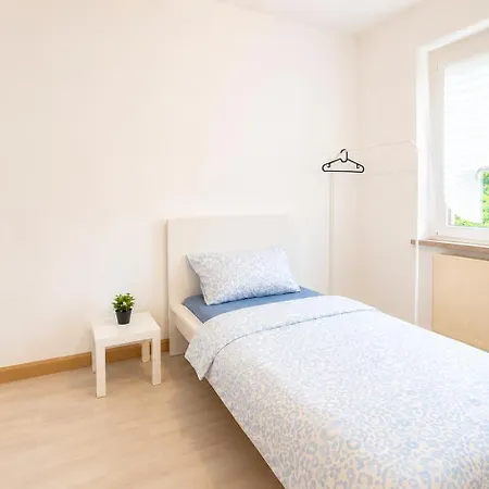 Flat For 6,best Price For Month, For Workers Elsteraue