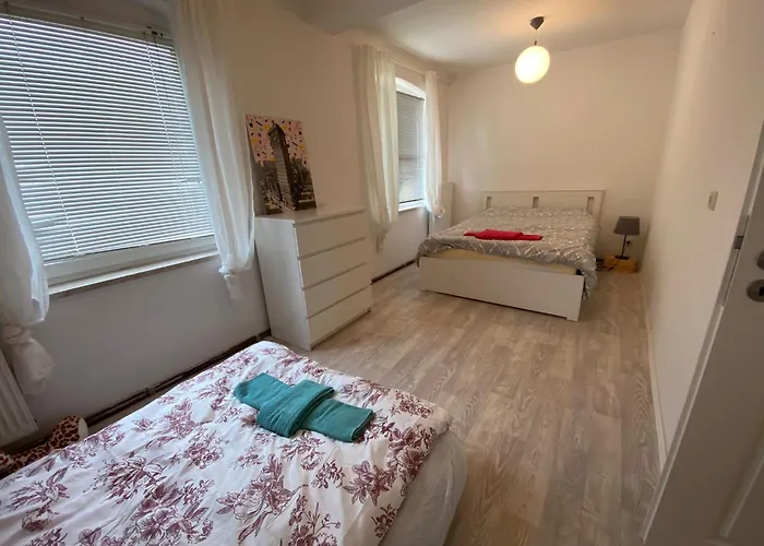 Flat For 6,best Price For Month, For Workers *