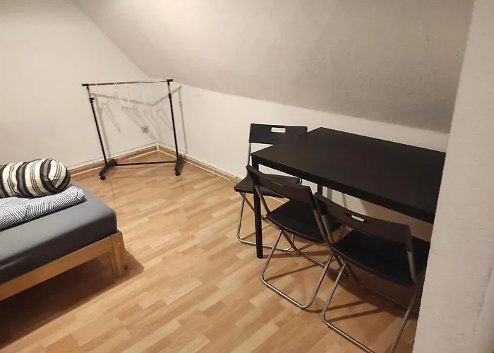 Flat For 6,best Price For Month, For Workers Elsteraue