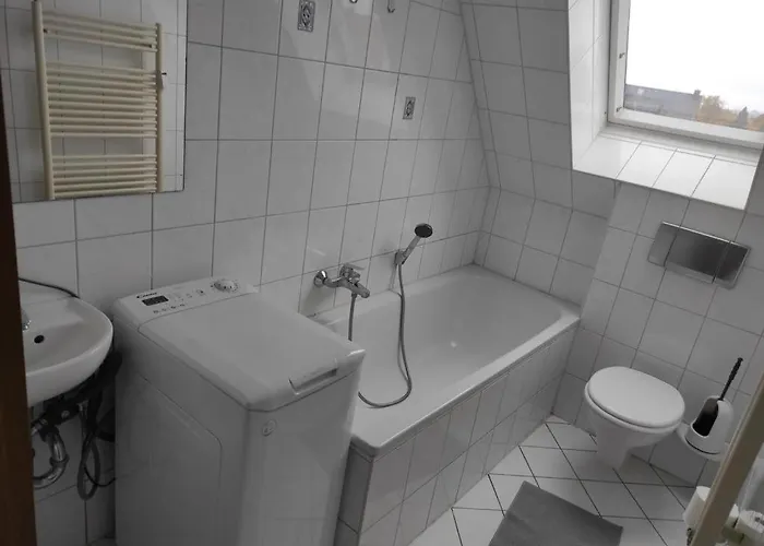 Flat For 6,best Price For Month, For Workers Elsteraue