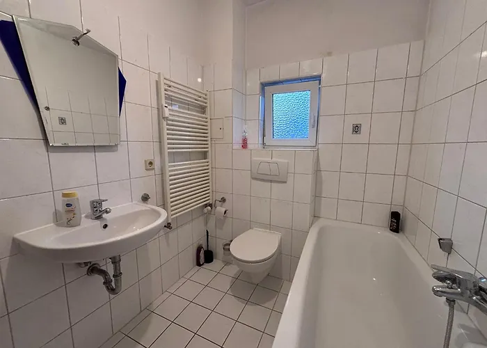 Flat For 6,best Price For Month, For Workers Elsteraue