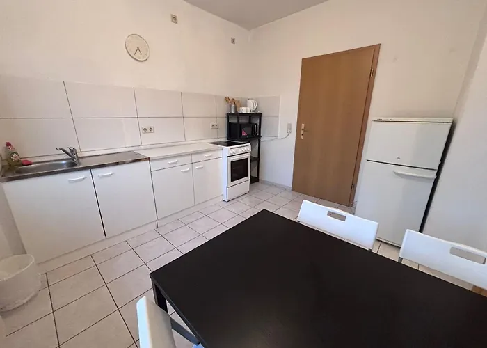 Flat For 6,best Price For Month, For Workers Elsteraue